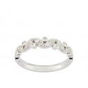 Alliance or blanc motifs pétales en diamants