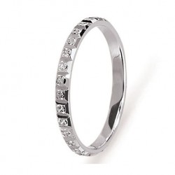 Alliance platine motifs biseautés carrés diamantés